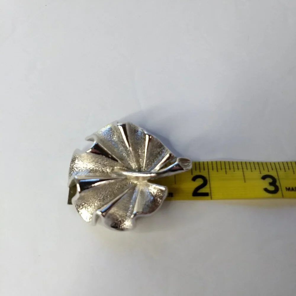 Sarah Coventry Silver Tone Rolling Leaf Pin Brooch Vintage Glam Nature